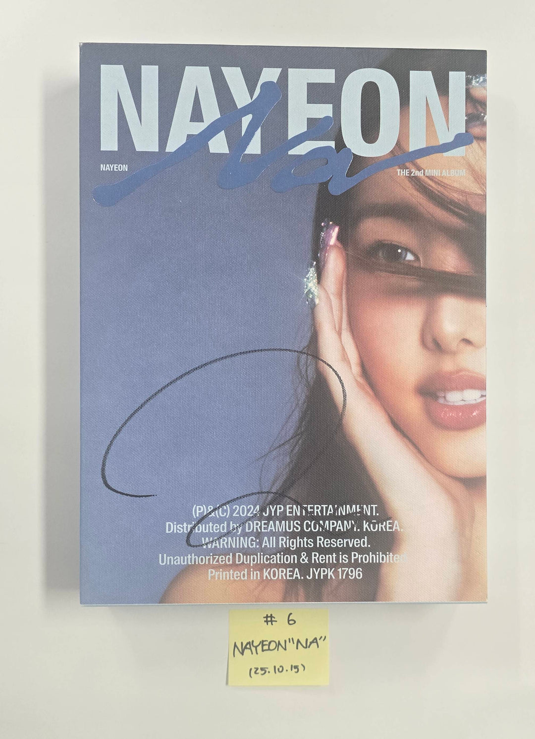 JIN (Of BTS) "Echo", DAY6 "The DECADE", TZUYU (Of TWICE) "abouTZU", Nayeon (Of TWICE) "NA", Yeji "Air", Xdinary Heroes "Beautiful Mind", NMIXX "Fe3O4: FORWARD" - Hand Autographed(Signed) Promo Album [25.10.15]