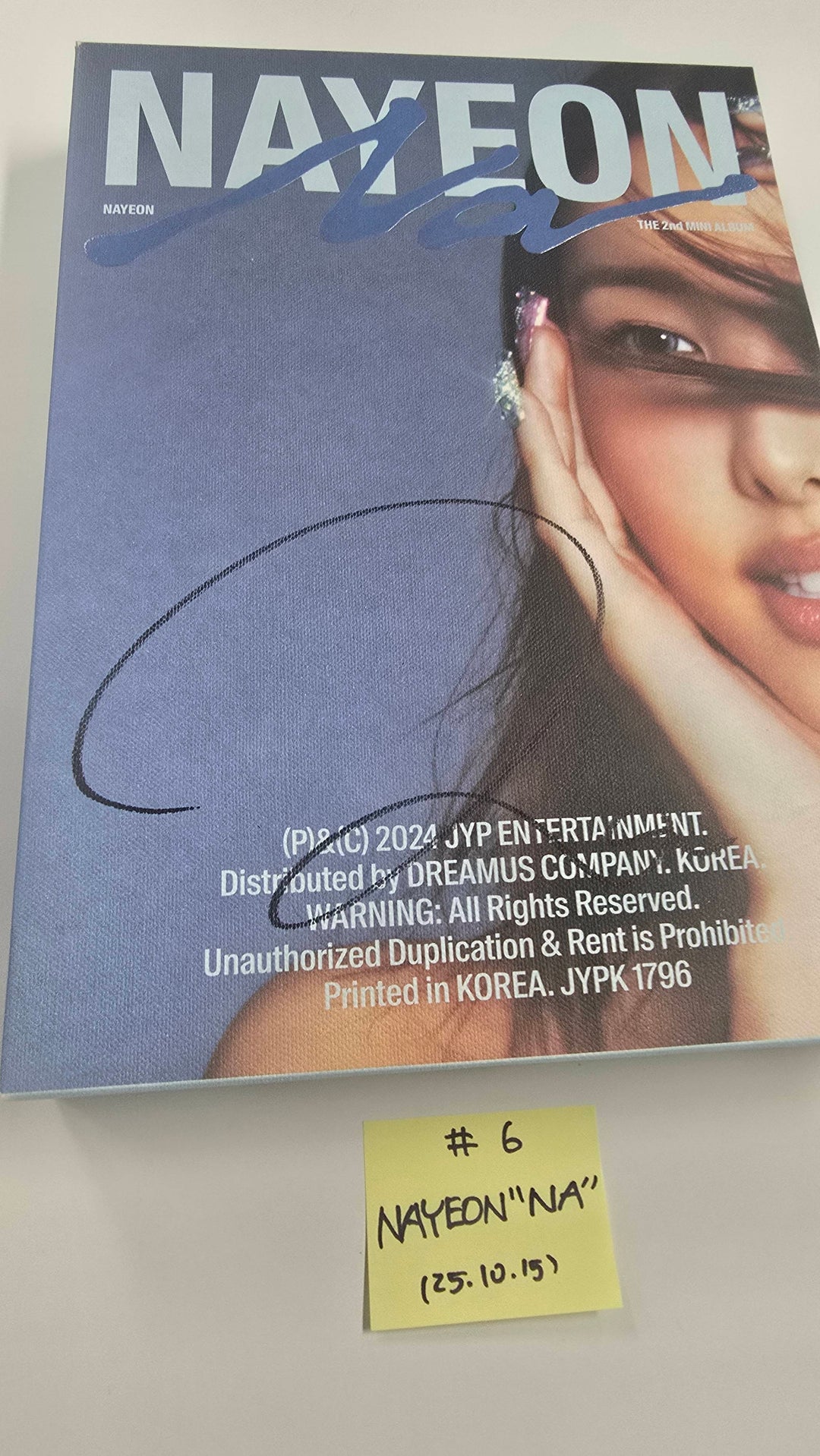 JIN (Of BTS) "Echo", DAY6 "The DECADE", TZUYU (Of TWICE) "abouTZU", Nayeon (Of TWICE) "NA", Yeji "Air", Xdinary Heroes "Beautiful Mind", NMIXX "Fe3O4: FORWARD" - Hand Autographed(Signed) Promo Album [25.10.15]