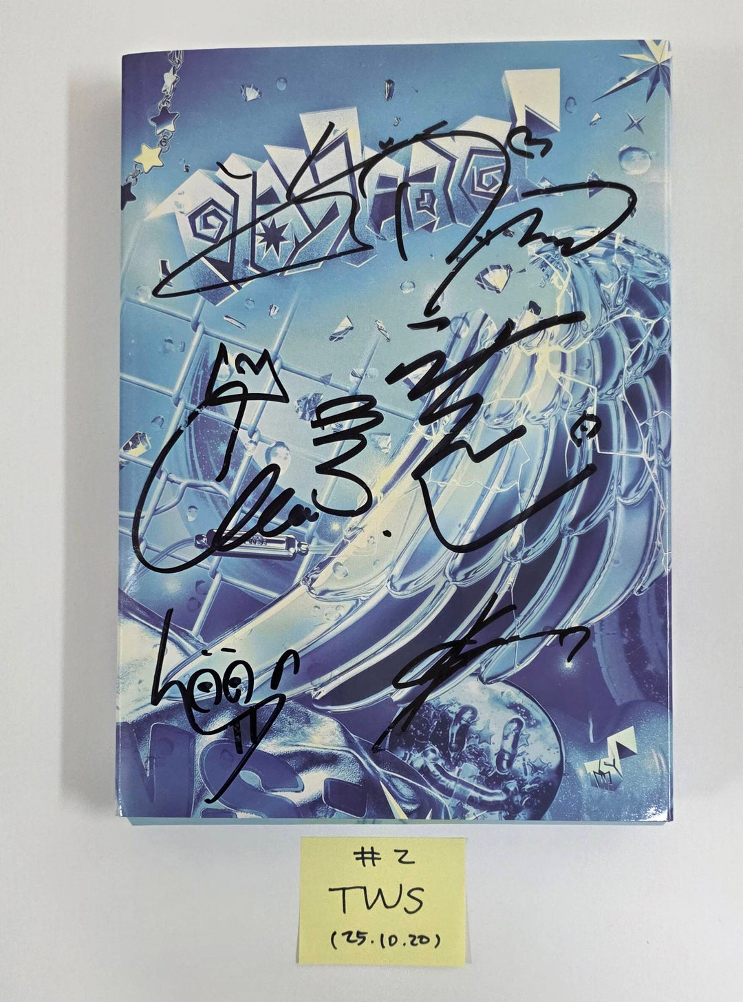ALLDAY PROJECT "FAMOUS", TWS "Play hard",BOYNEXTDOOR "No Genre",DAY6 "The DECADE", KickFlip "Flip it, Kick it!" - Hand Autographed(Signed) Promo Album [25.10.20]