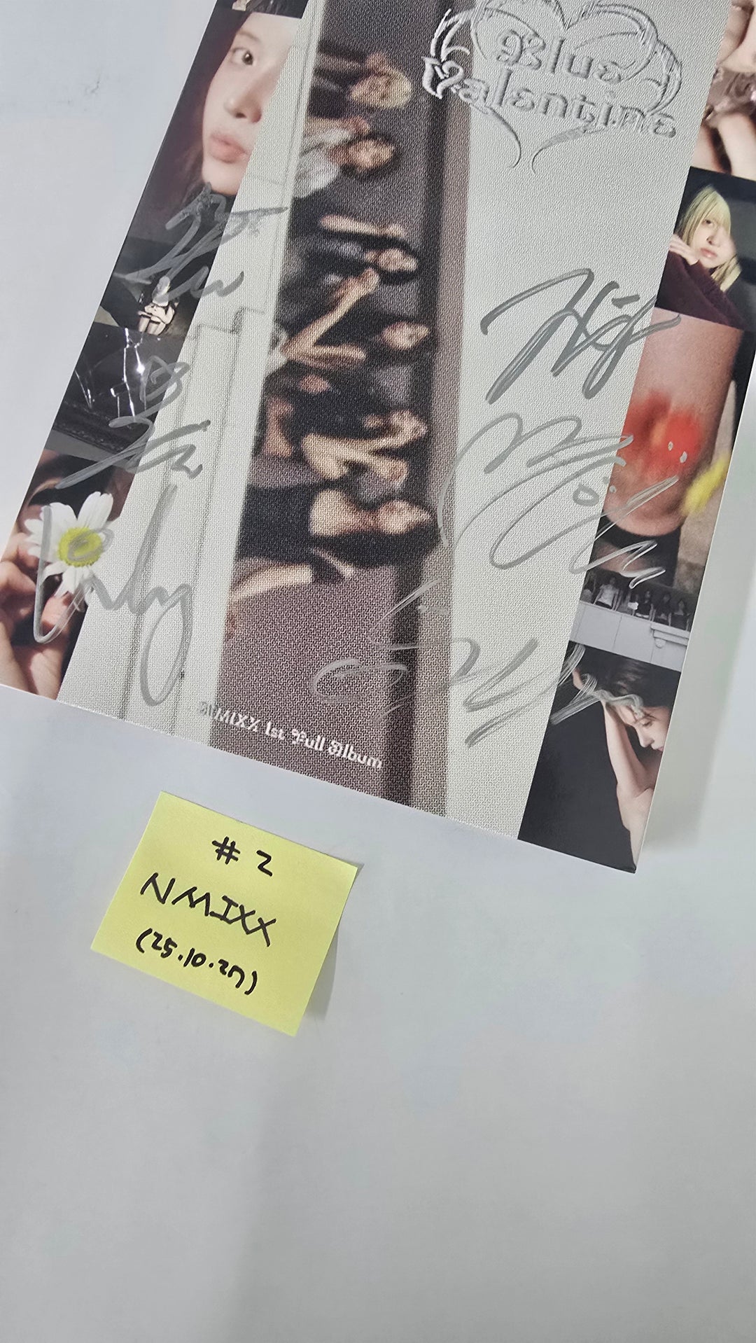 NMIXX "Blue Valentine", Hearts2Hearts "FOCUS" - Hand Autographed(Signed) Promo Album [25.10.27]