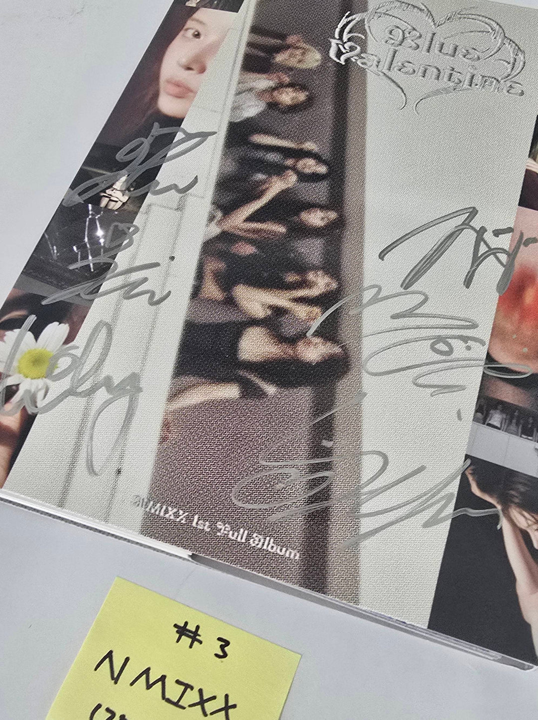 NMIXX "Blue Valentine", Hearts2Hearts "FOCUS" - Hand Autographed(Signed) Promo Album [25.10.27]