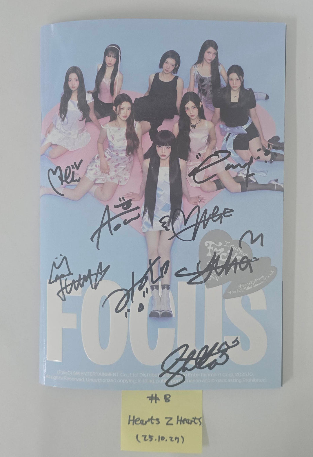 NMIXX "Blue Valentine", Hearts2Hearts "FOCUS" - Hand Autographed(Signed) Promo Album [25.10.27]