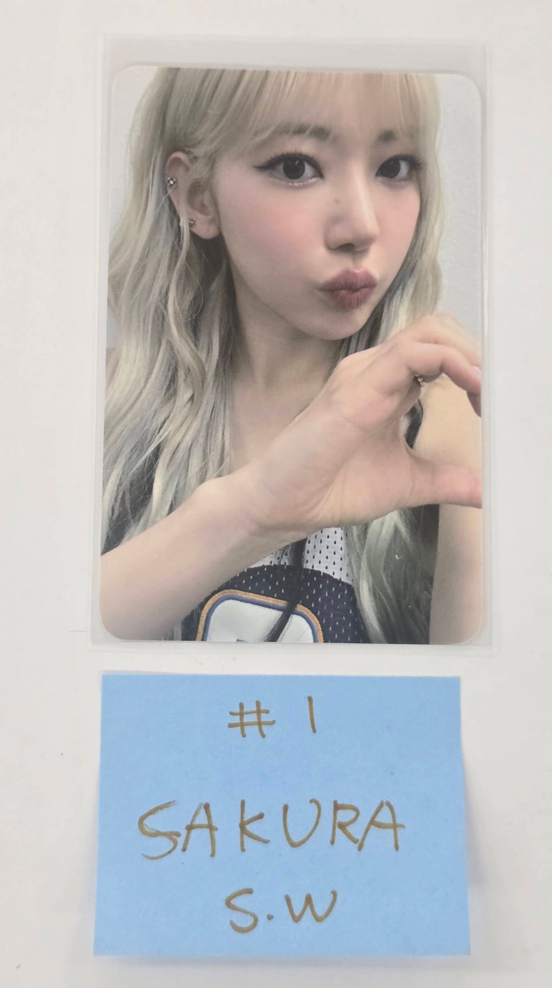 Le Sserafim "UNFORGIVEN & Easy" - Soundwave Lucky Draw Event Photocard [26.1.29]