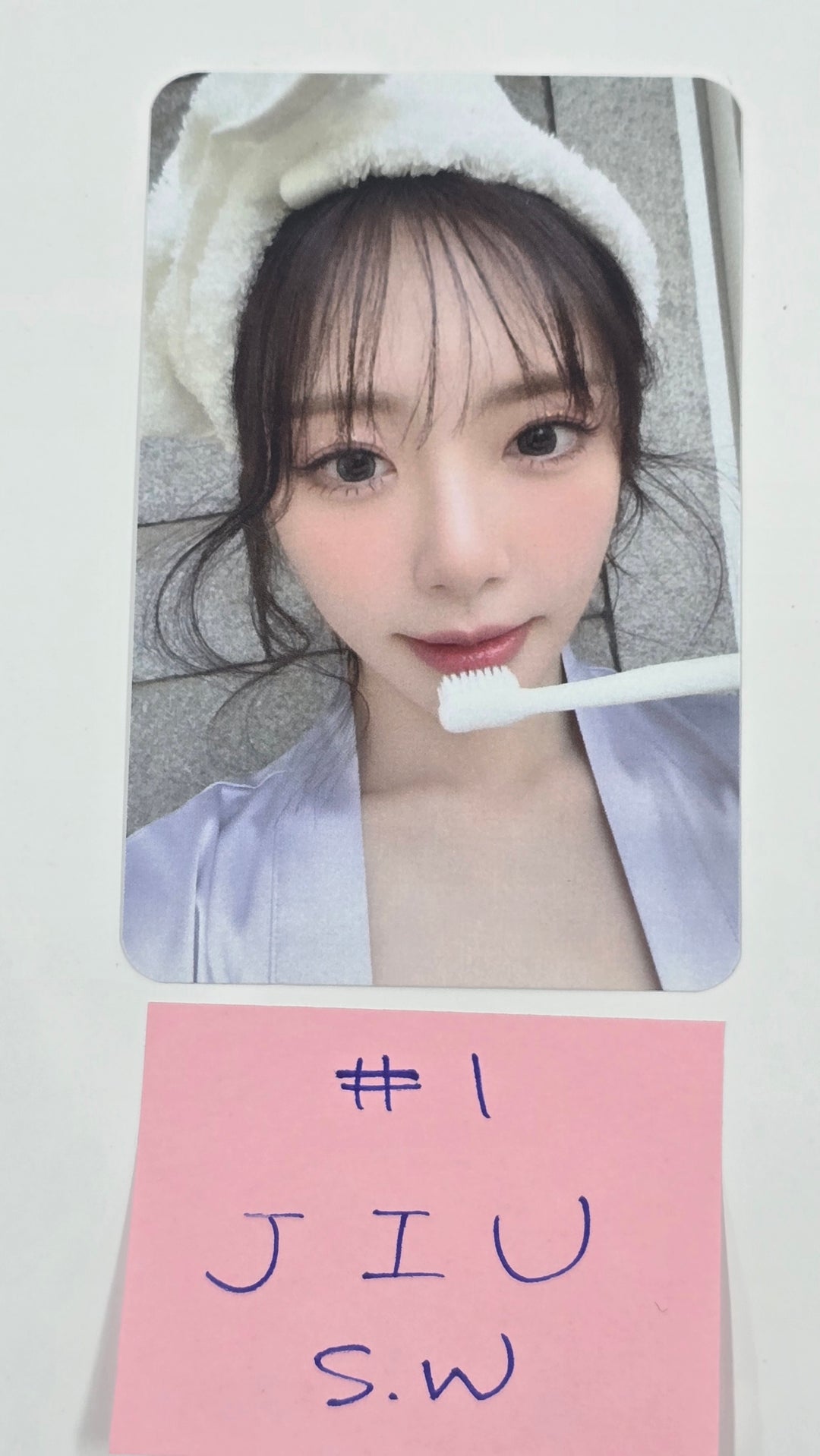 UAU "THE NIGHT BLOOM" 2026 SEASON’S GREETINGS - Soundwave Event Photocard [26.2.2]