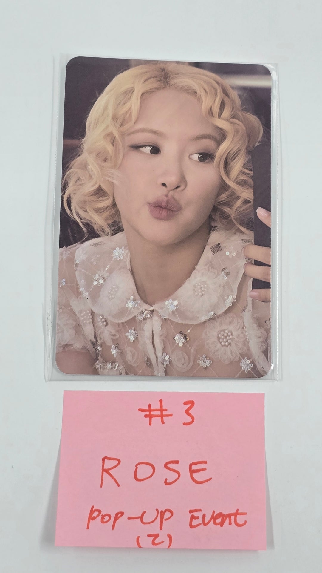ROSE (of Black Pink) - Pop-Up Event Photocard [26.2.2]