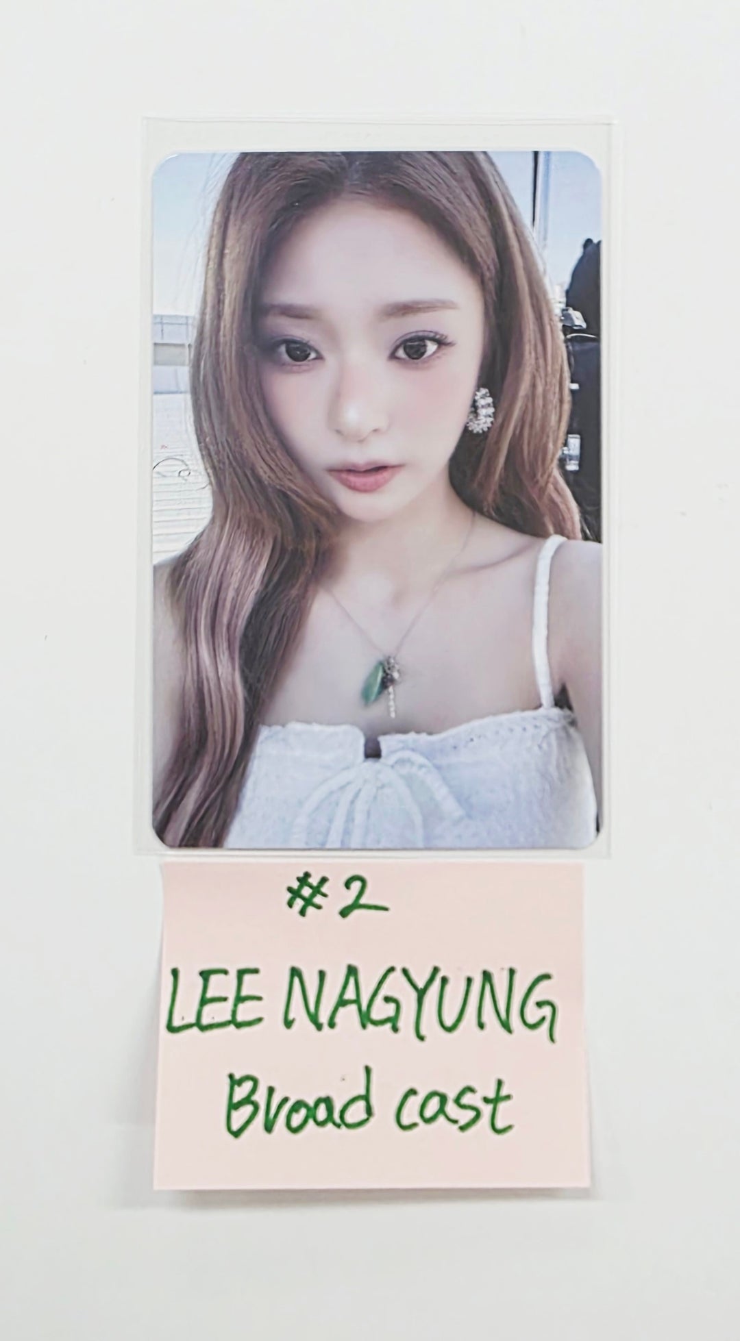 fromis_9 "Glow ME" - Broadcast Photocard [26.09.11]