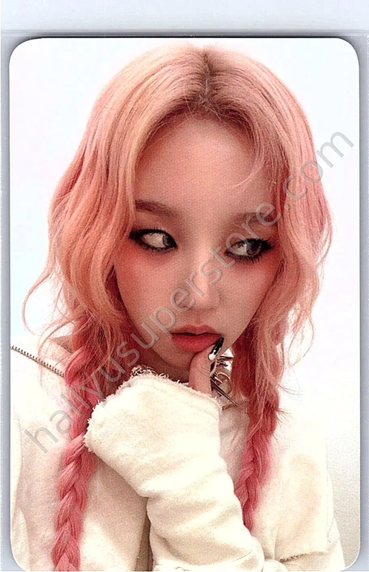 i-dle - Yuqi - (G)I-DLE - Miyeon - I Never Die Album ktown4u video call round 1