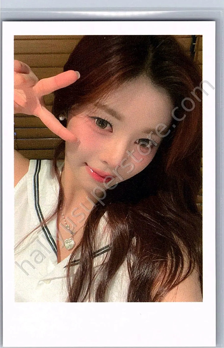 tripleS - Dahyun - Assemble25 jump up polaroid
