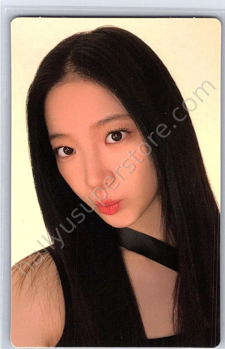 LE SSERAFIM - Kazuha - LE SSERAFIM - Kazuha - Flame Rises Tour (2023) Event mini photocard 1/9