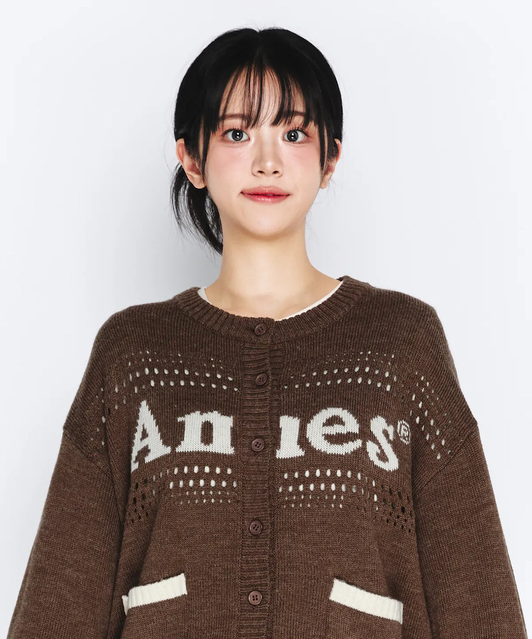 **QWER -Chodan PUNCHED CARDIGAN BROWN + Photocard