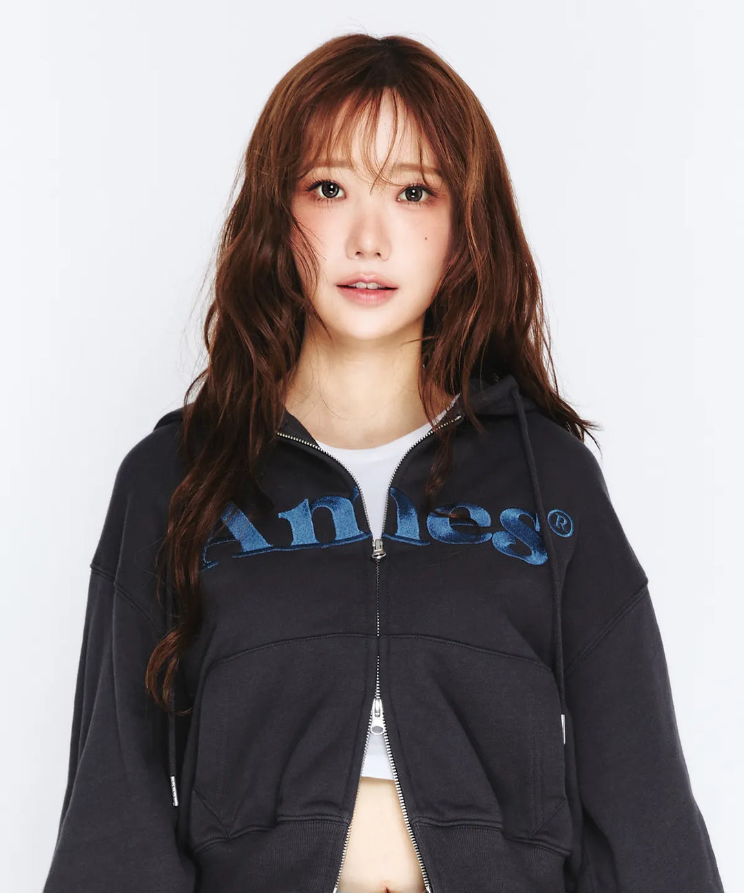 **QWER -MagentaBASIC LOGO HOODIE ZIP UP DEEP CHARCOAL