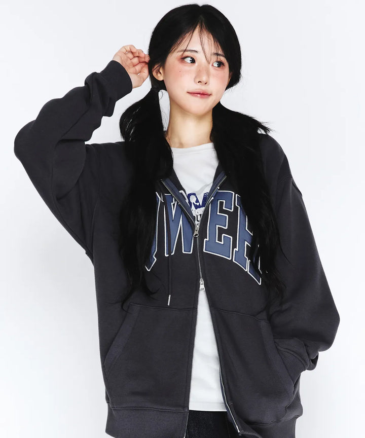 **QWER -Ames-Worldwide  QWER BASIC APPLIQUE HOODIE ZIP-UP DEEP CHARCOAL