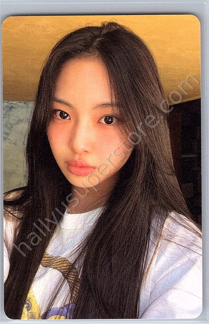 NewJeans - Hyein - NewJeans 1st EP “New Jeans” A version album photocard version 1 weverse album version