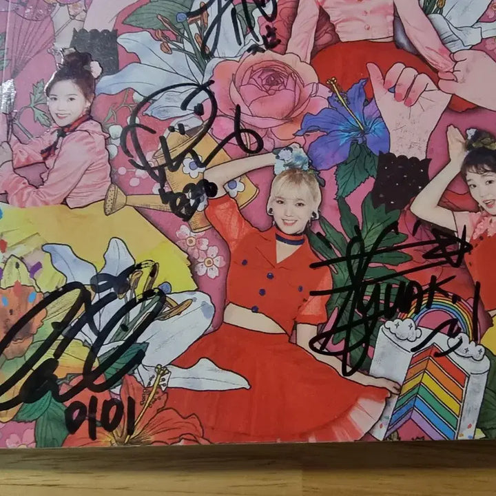 오마이걸 친필사인 포토앨범