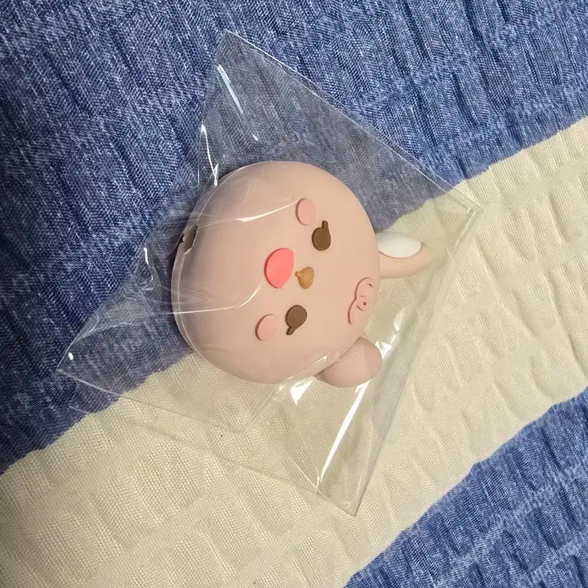 데이식스 데니멀즈 케이블홀더 필끼