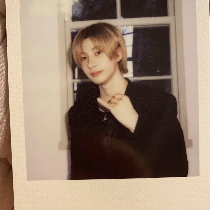 앤톤 시즌그리팅 폴라로이드