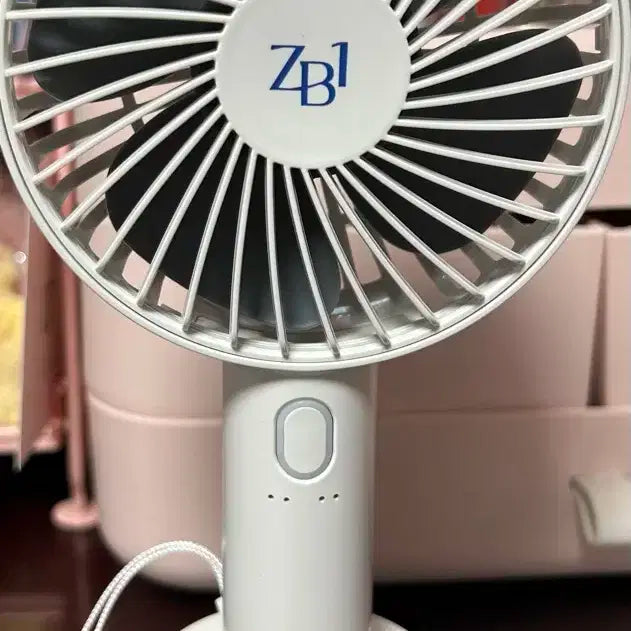 제로베이스원 제베원 손 선풍기