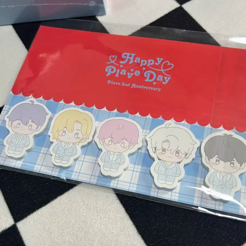 플레이브 2주년 팝업 굿즈