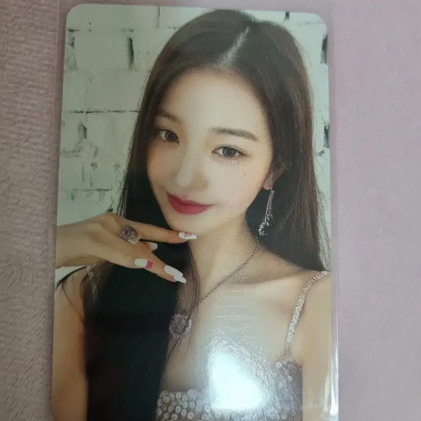 장원영 포카 싸게 팝니다.