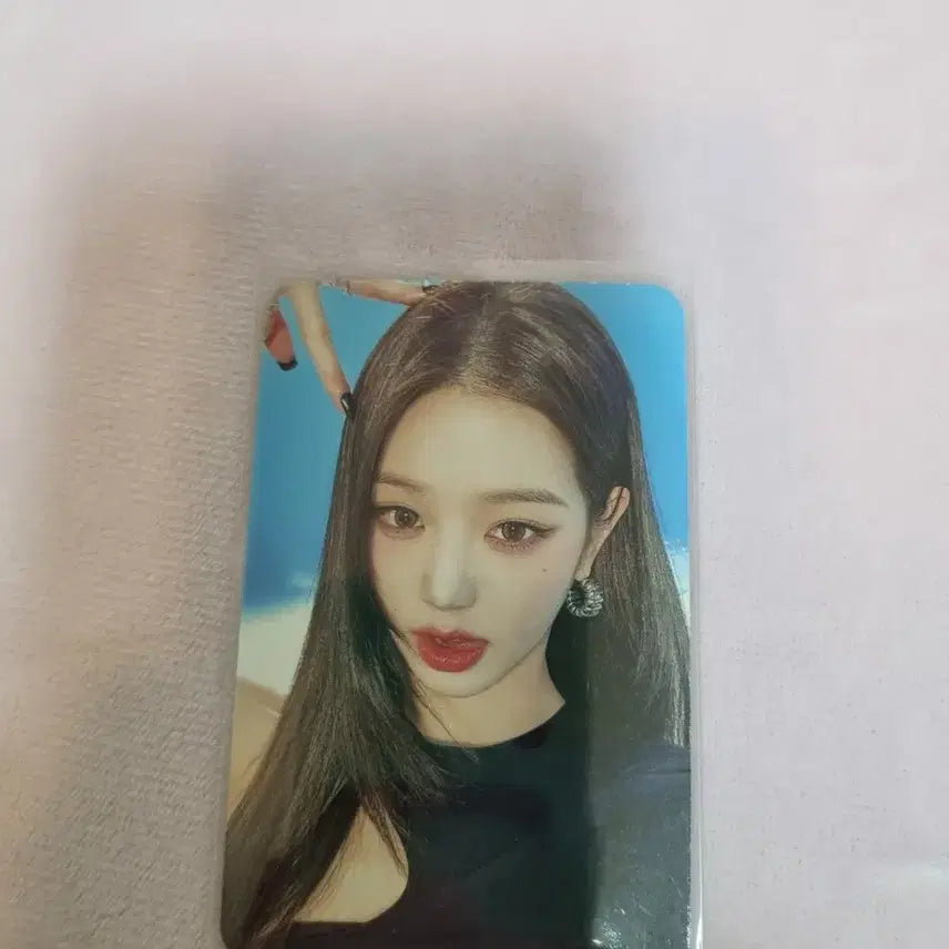장원영 포카 싸게팔아요.