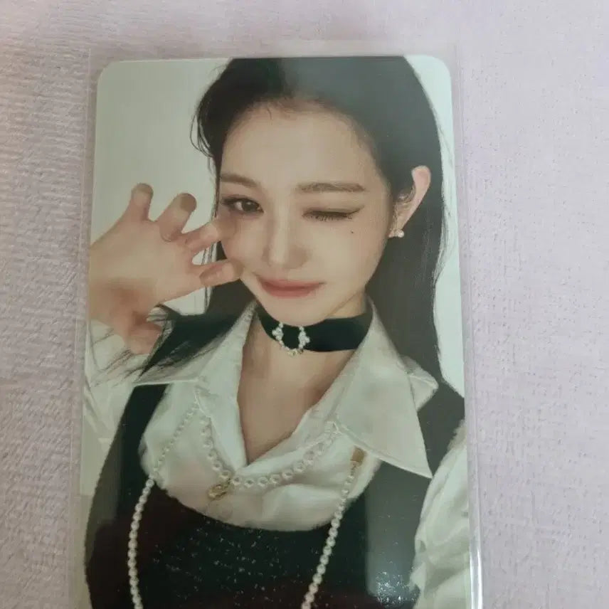 장원영 포카 싸게 팔아요.
