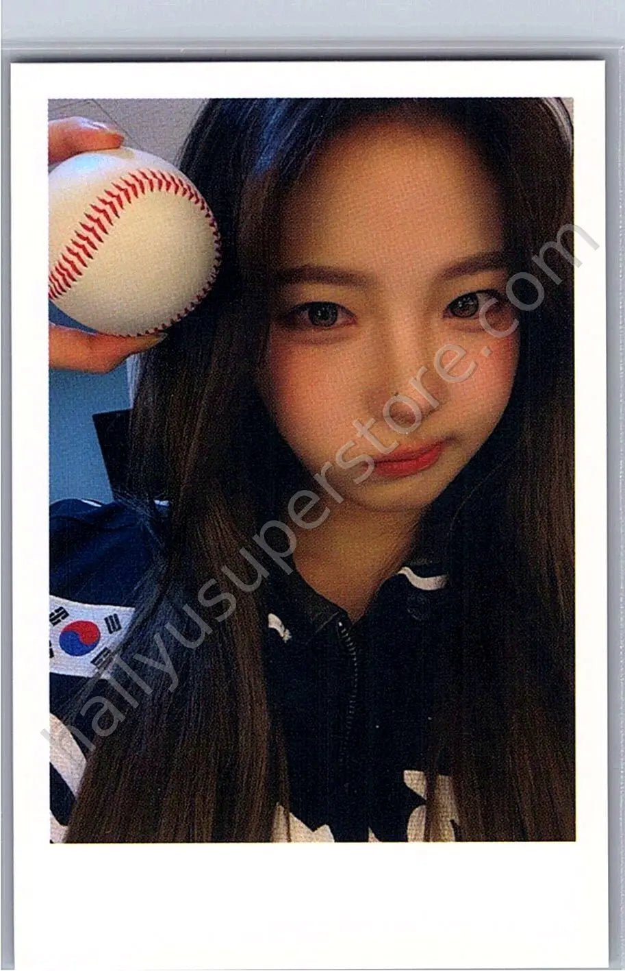 tripleS - Chaewon - Assemble25 jump up polaroid