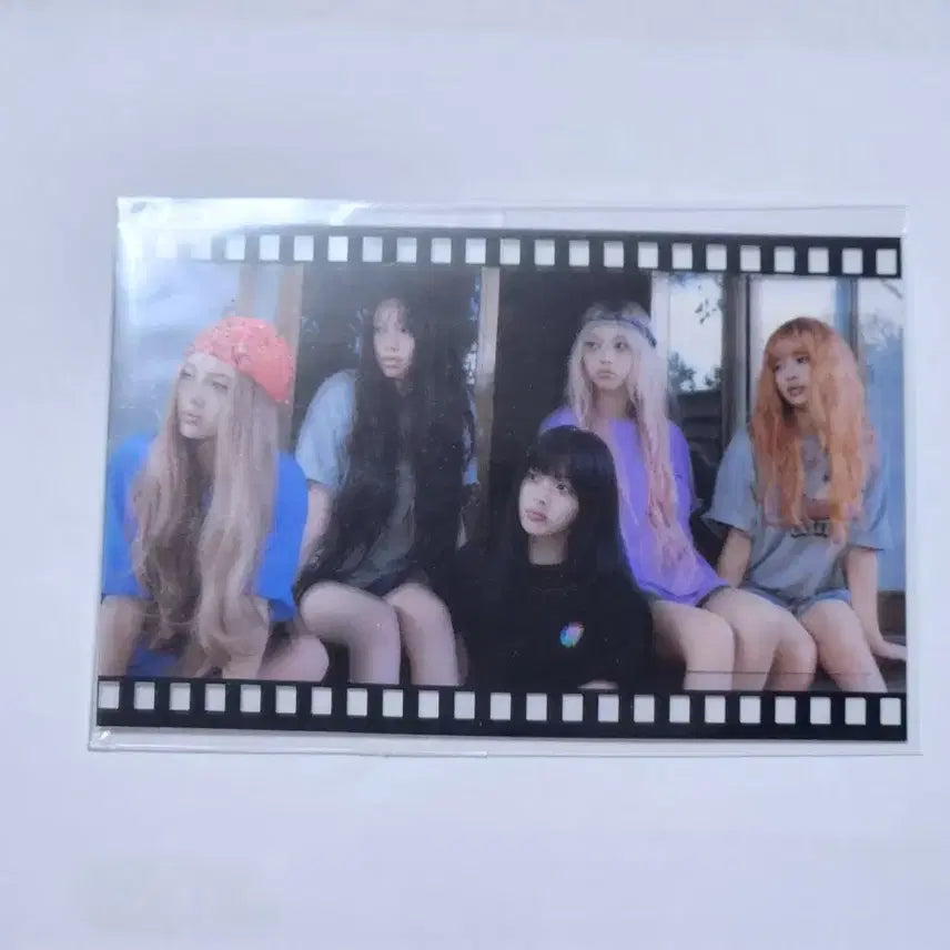 뉴진스 알라딘 특전 필름형 단체 포카