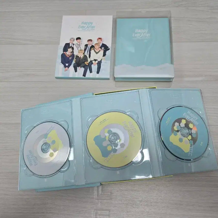방탄소년단 bts 4기 일본 팬미팅 DVD 판매합니다.(포카X)