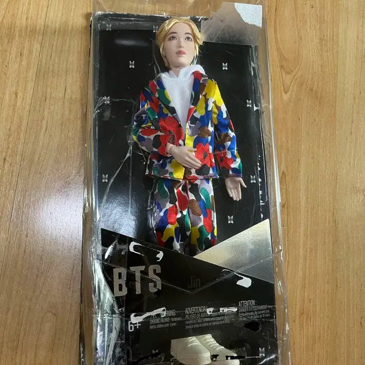 마텔 BTS 공식 패션돌 진 피규어