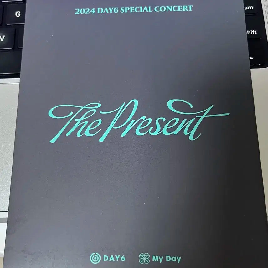 데이식스 2024 선물콘 첫콘 입장포카 기프트