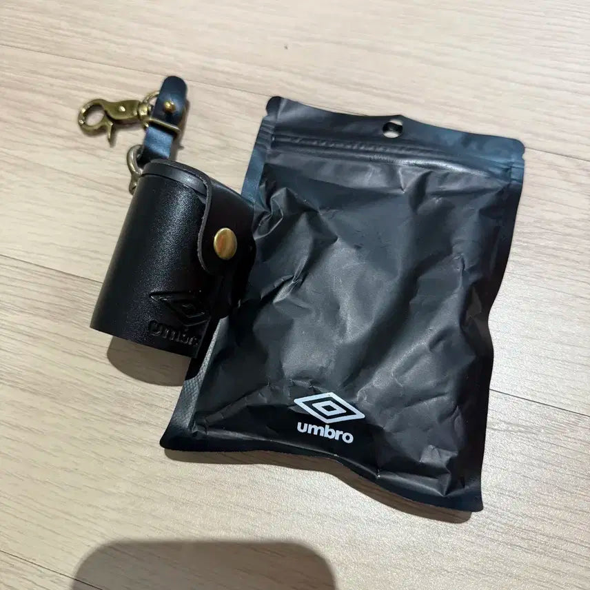 데이식스엄브로 필름키링