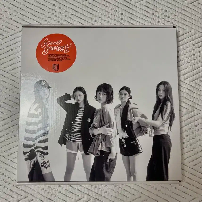 뉴진스 하우스윗 단체 단순개봉