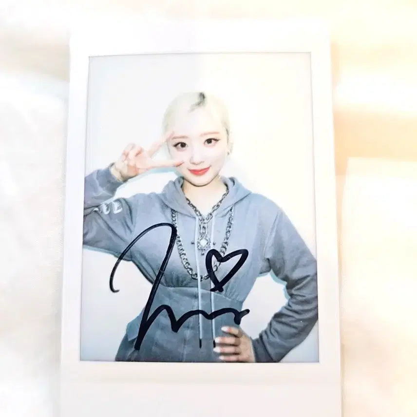 라잇썸 히나 싸인 폴라로이드
