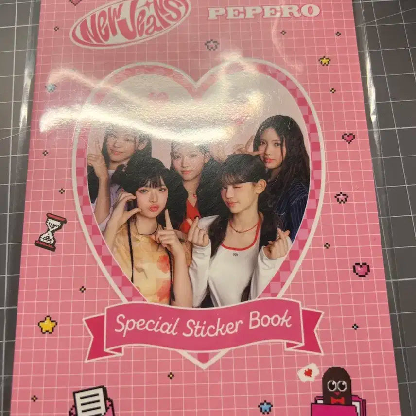 뉴진스 빼빼로 스티커북 새상품