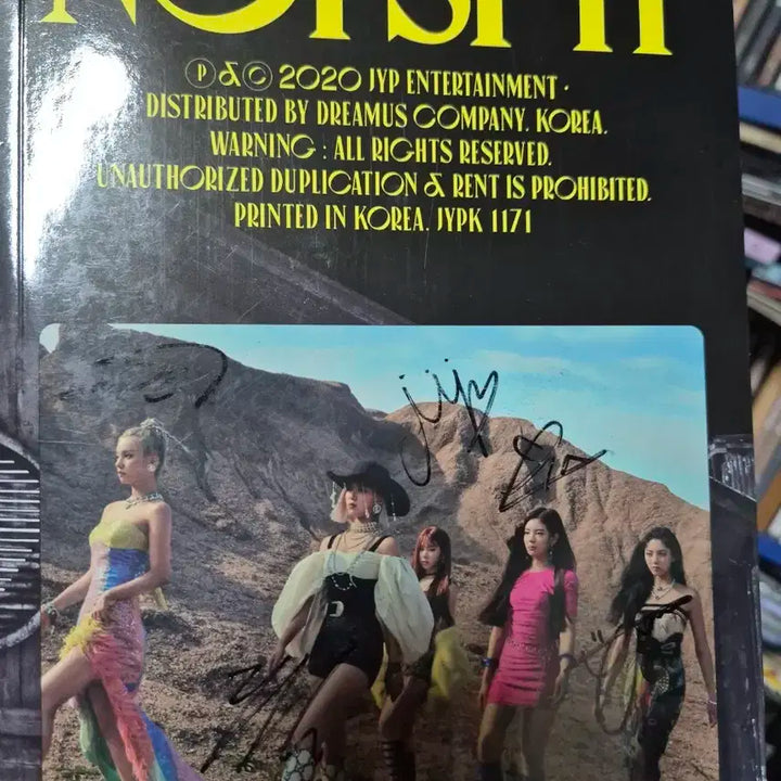 있지 (Not Shy)친필사인반