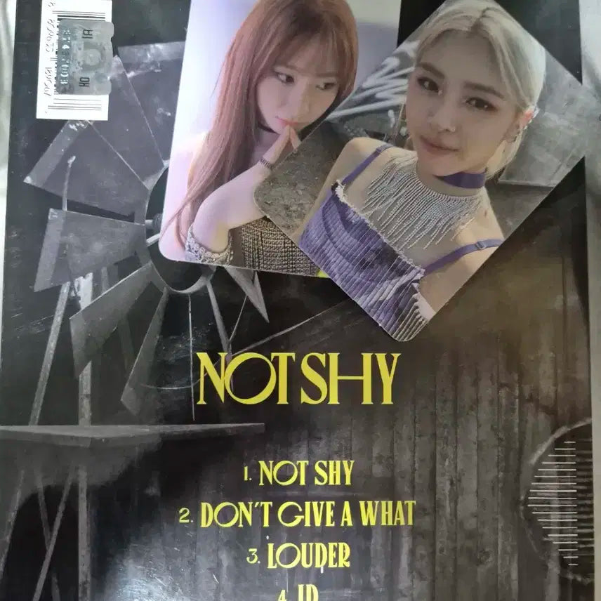 있지 (Not Shy)친필사인반