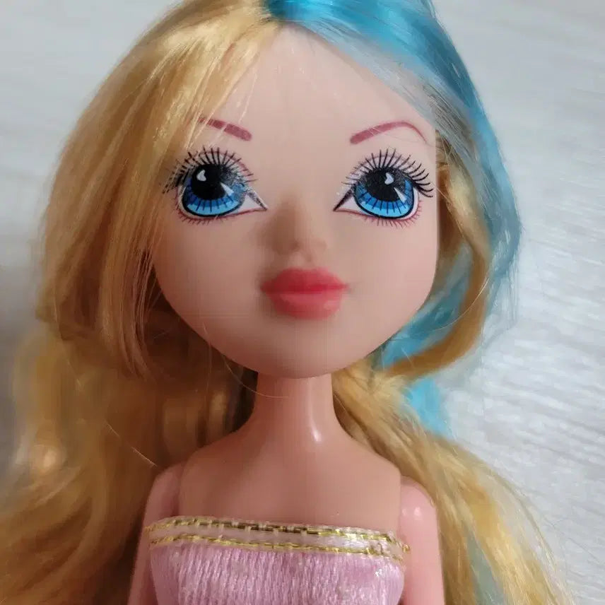 스파클 걸즈 인형 .Moxie Girlz Doll
