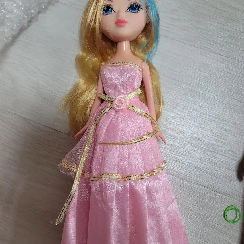 스파클 걸즈 인형 .Moxie Girlz Doll