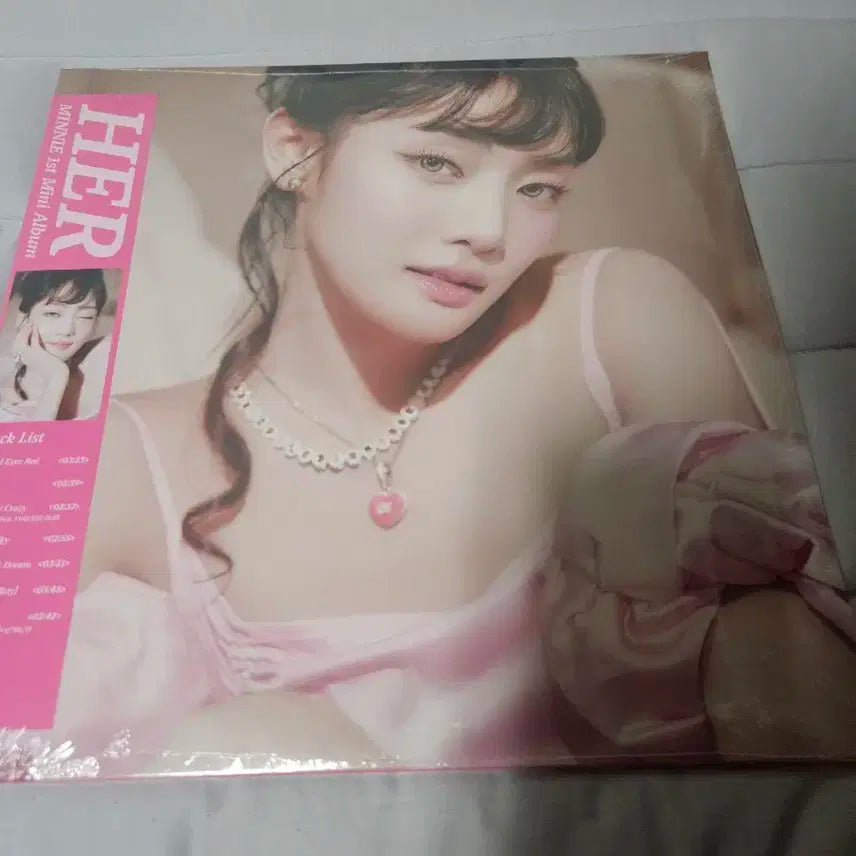 민니 HER LP 초판 (투명 핑크) 미개봉