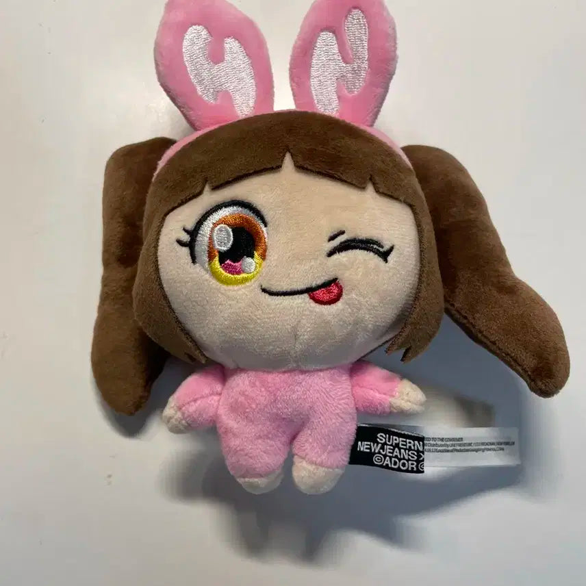 뉴진스 굿즈 판매합니다. 하니 인형