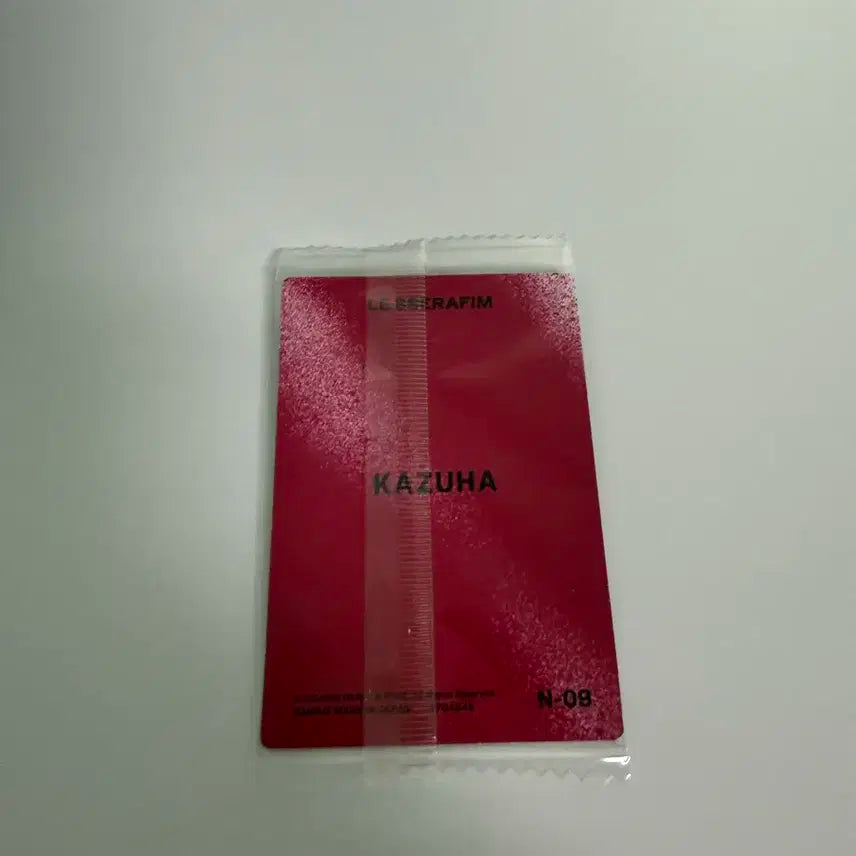 르세라핌 카즈하 언포기븐 웨하스카드 포카 판매합니다.