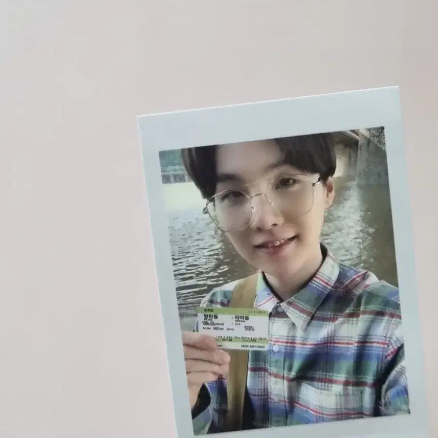 방탄 슈가 윤기 시그 시즌그린팅 폴라로이드
