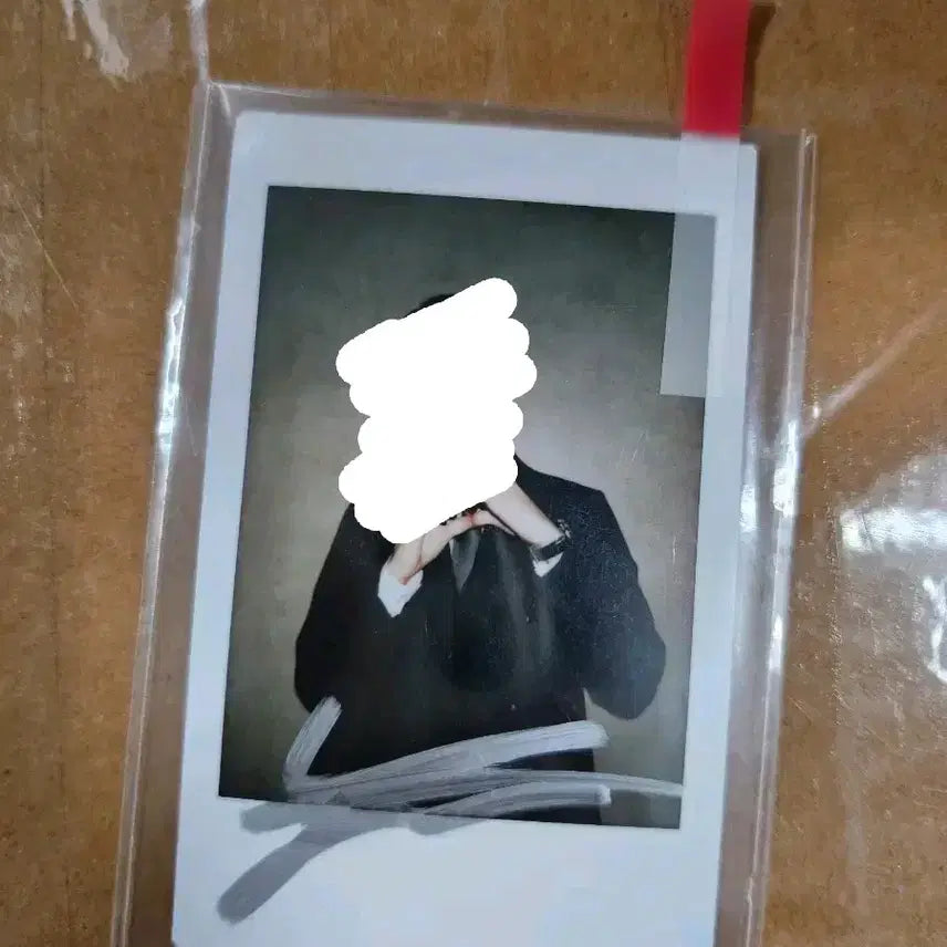 에이티즈 윤호 싸인 폴라로이드