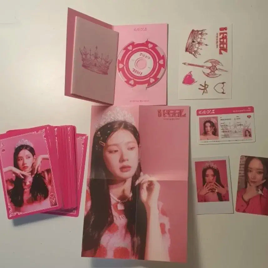 (여자)아이들 (G)I-DLE 6TH MINI AIBUM I FEEL Q