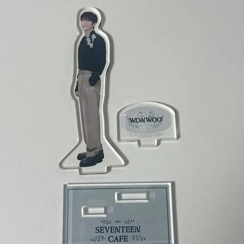 세븐틴 카페 일본 원우 아크릴 스탠드 양도