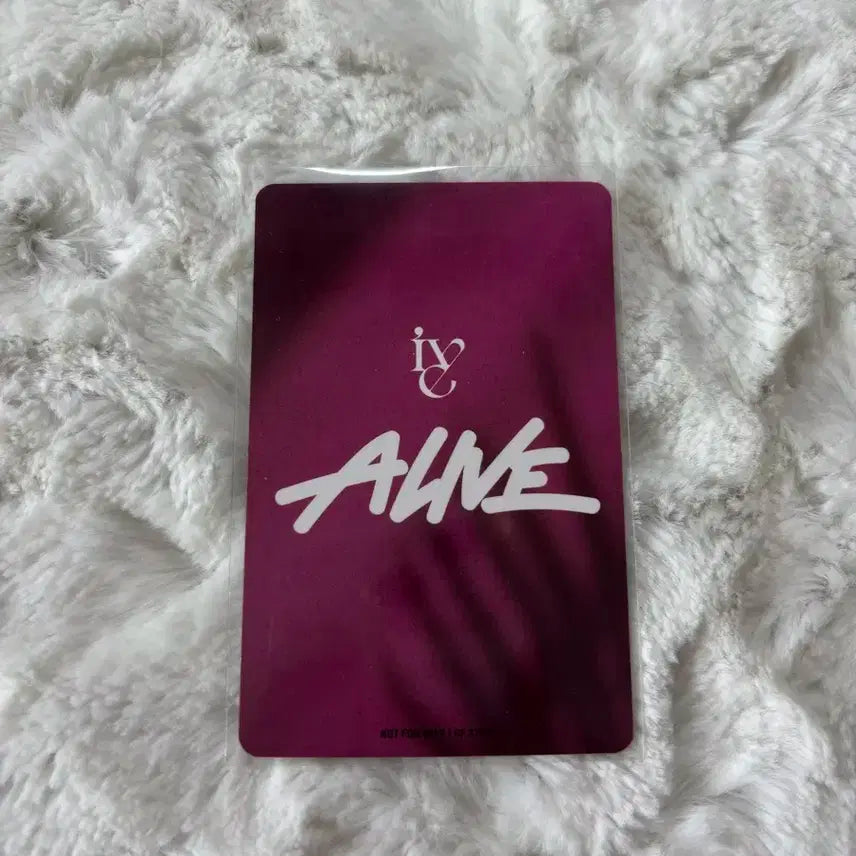 Alive{이서 포카}