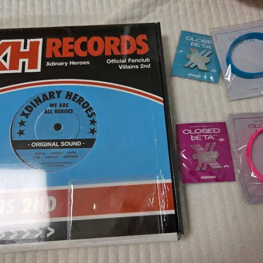 엑스디너리히어로즈 팬클럽2기 키트, 클로즈배타 뱃지 팔찌