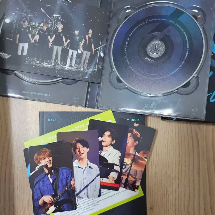 데이식스 첫번째 월드투어 유스 DVD 팝니다