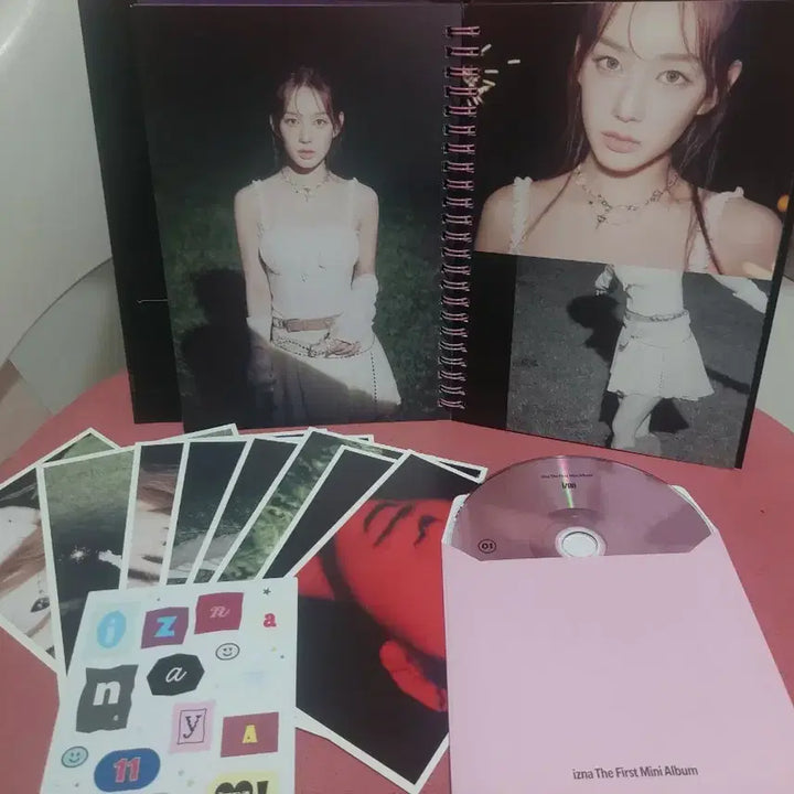 이즈나 na버전 앨범 구성품(포토카드&가사집 제외)
