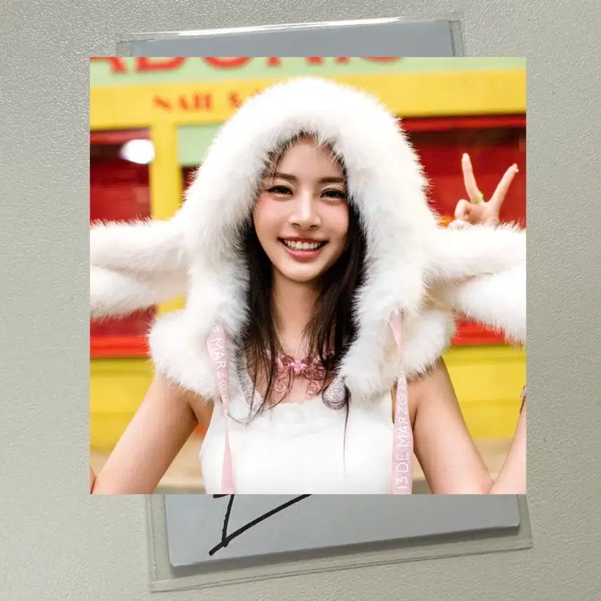 피프티 하나 이벤트 싸인 폴라로이드 싸폴